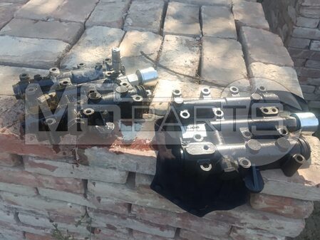 Замена гидрораспределителя АКПП на фронтальном погрузчике XCMG XC938 - 6